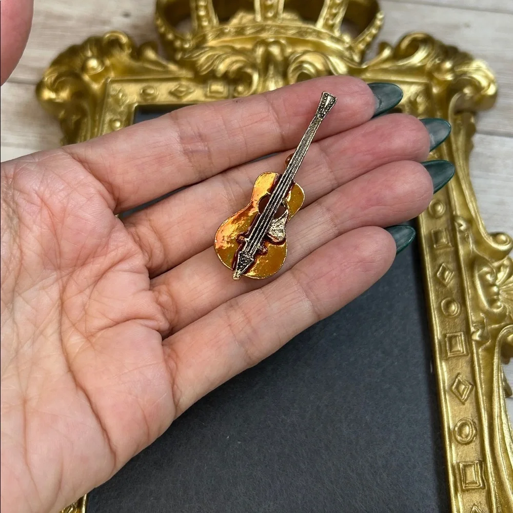 N/A elegant gold